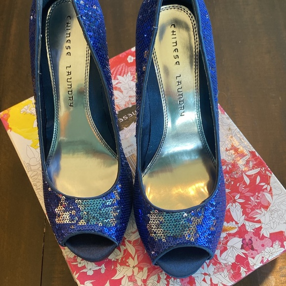 Chinese Laundry Blue/Silver Sequins size 8 Heels - Picture 6 of 10